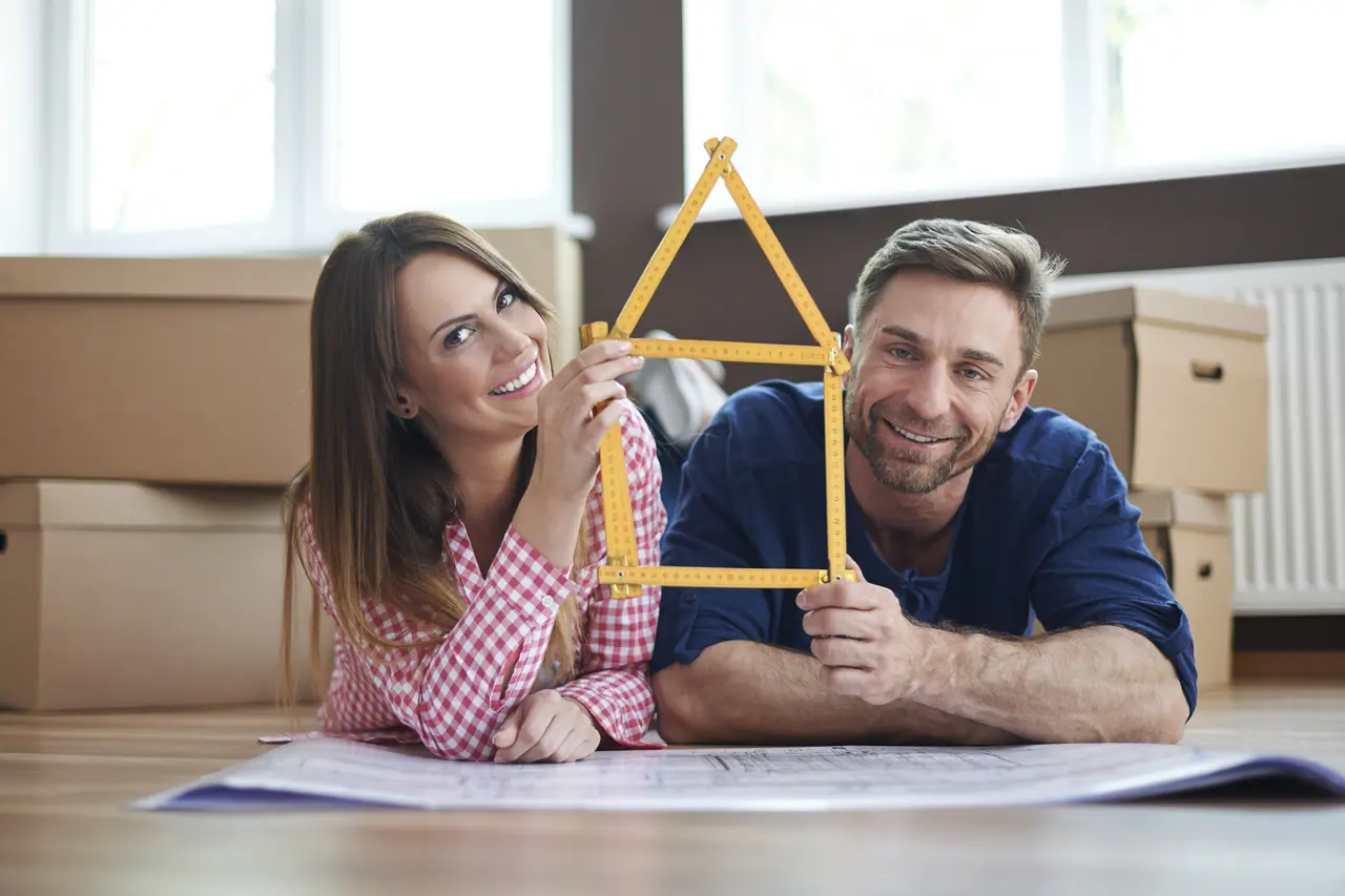 Um casal realiza o sonho com o consórcio para construção de casa.